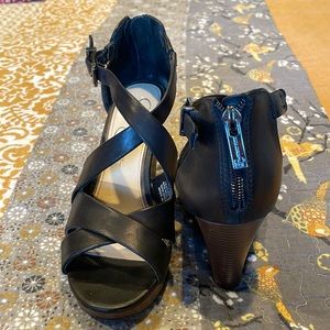 Jessica Simpson black and brown high heels